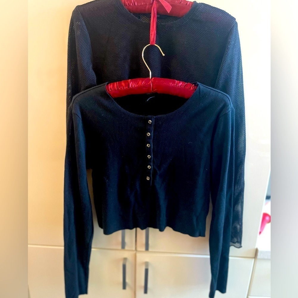 Set of 2 Forever 21 women’s top blouse size M cropped